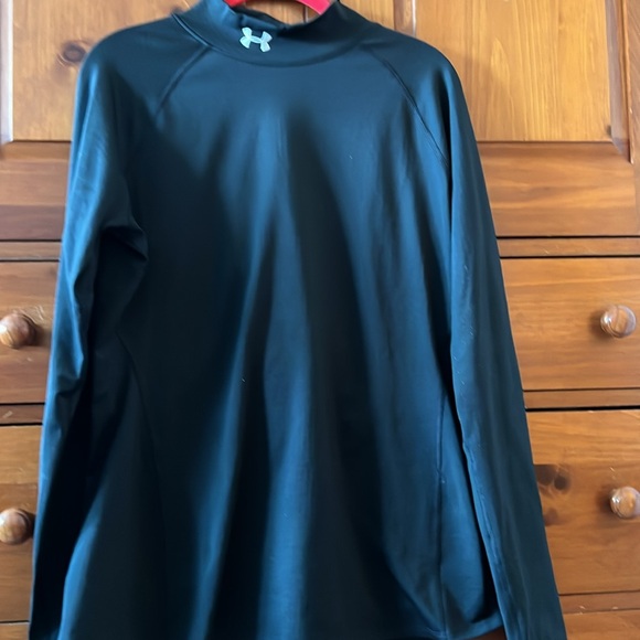 Woman’s Under Armour Pullover Size XL - Picture 2 of 3